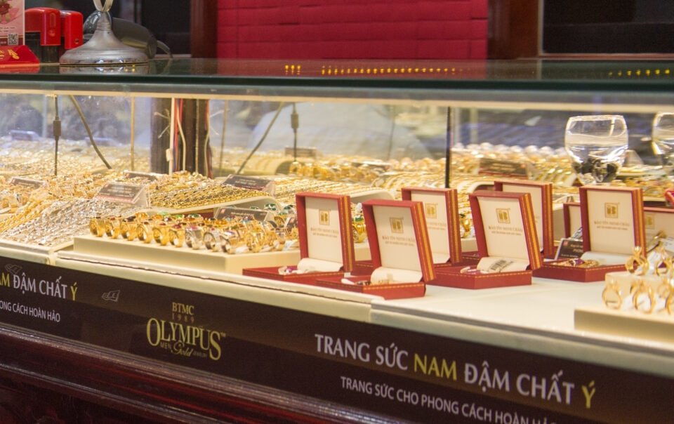 gia-vang-hom-nay-28/3/2026-dao-chieu-tang-manh,-vang-sjc-lai-vot-len-muc-cao-moi