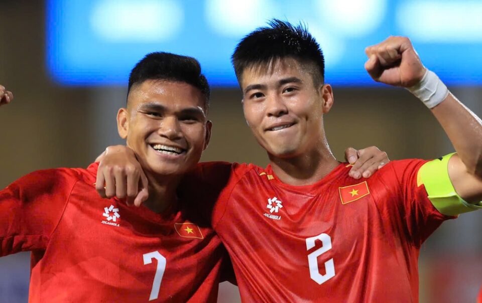 doi-tuyen-viet-nam-rong-duong-vao-top-100-the-gioi,-doi-thu-trinidad-&-tobago-rot-den-5-bac