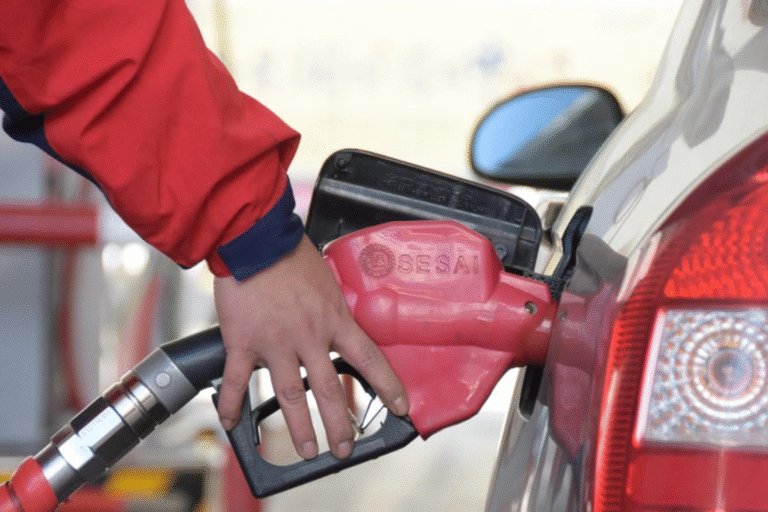 ba-kich-ban-gia-dau,-thi-truong-tai-chinh-toan-cau-dung-truoc-con-song-lon