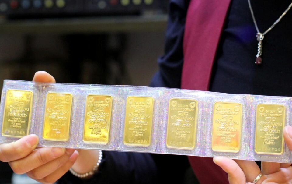 gia-vang,-gia-bac-dong-loat-giam-ngay-dau-tuan