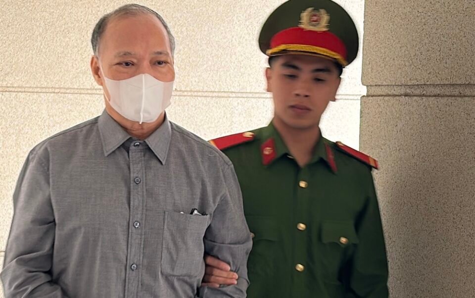 cuu-thu-truong-bo-nn-ptnt-va-4-cap-duoi-nhan-hoi-lo-hon-40-ti-dong