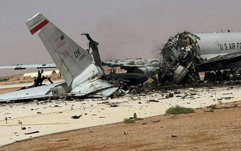 xuat-hien-anh-‘may-bay-mat-than-my-hu-hai’-sau-don-danh-cua-iran