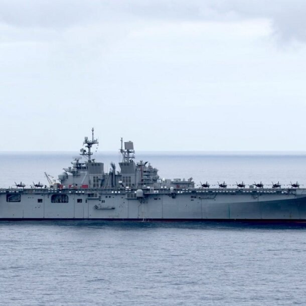 suc-manh-cua-tau-do-bo-tan-cong-uss-tripoli-duoc-my-dieu-den-trung-dong