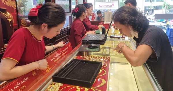 gi&aacute;-v&agrave;ng-chieu-30.3-bat-ngo-tang-2,4-trieu-dong/luong