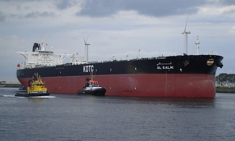 kuwait-cao-buoc-iran-tap-kich,-gay-chay-tau-dau-320.000-tan