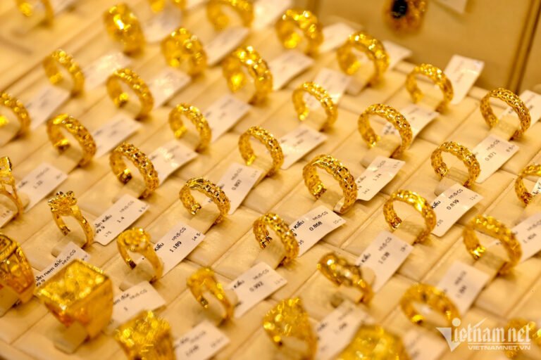 gia-vang-hom-nay-1/4/2026:-sjc-tang-1,8-trieu-dong/luong,-thi-truong-co-dien-bien-'la'