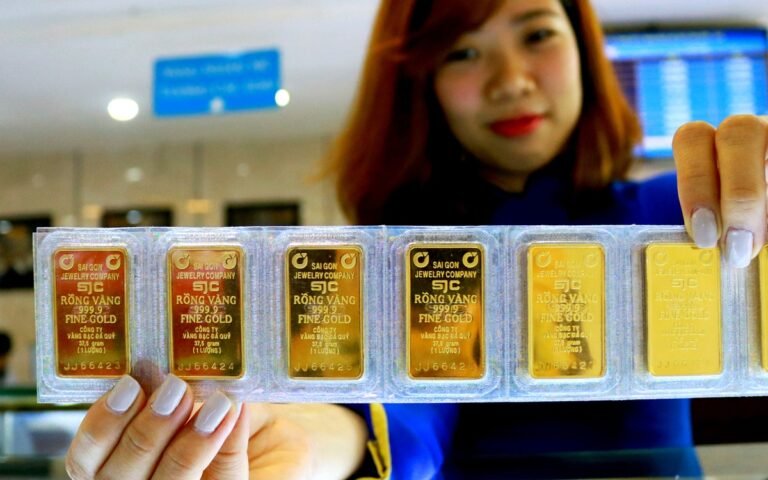 gia-vang-the-gioi-tang-manh,-vuot-4.700-usd/ounce