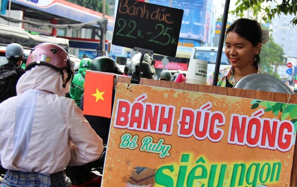 bo-viec-van-phong-di-ban-banh-duc:-co-gai-nhan-‘muc-lai’-khong-chi-co-tien…