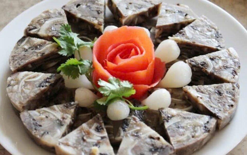 an-gi-bo-nay,-vay-an-bi-heo-co-dep-da-khong?