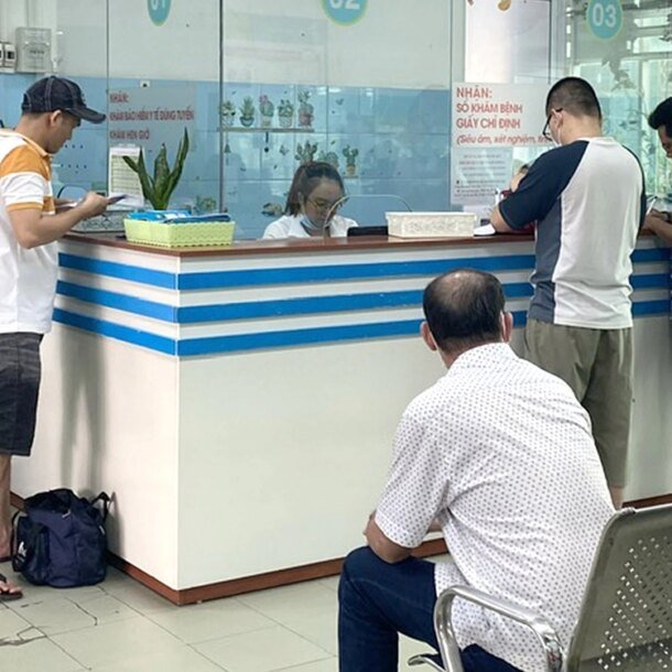 benh-‘kho-noi’-nhung-bi-hoi-to,-nguoi-benh-them-ap-luc-khi-di-kham