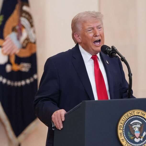 ong-trump-tuyen-bo-se-‘giang-don-cuc-manh-vao-iran’-trong-2-3-tuan-toi