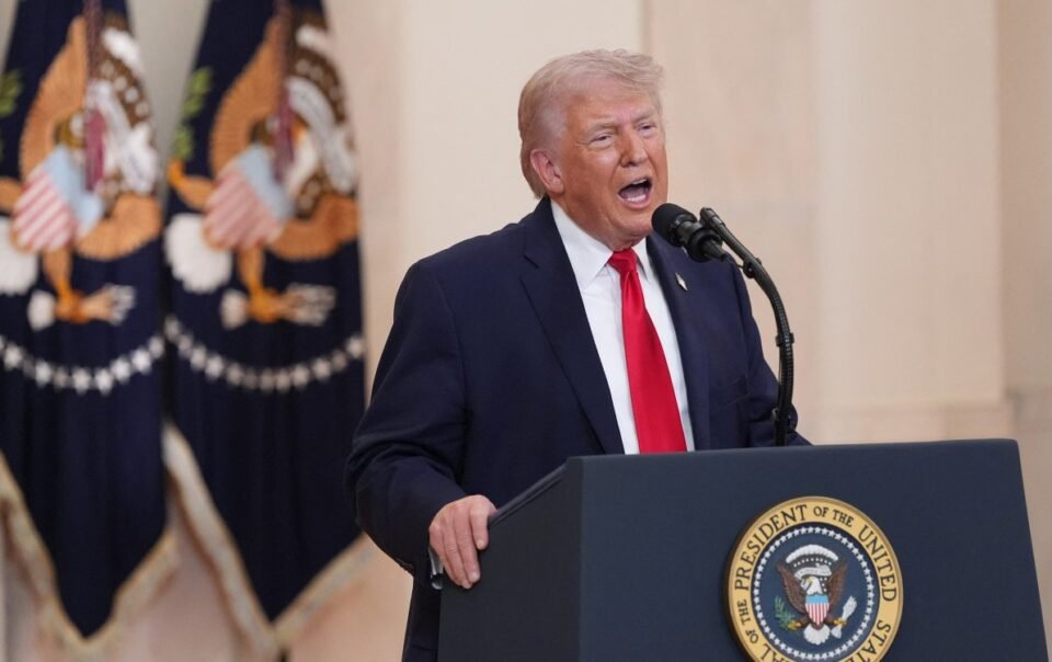 ong-trump-tuyen-bo-se-‘giang-don-cuc-manh-vao-iran’-trong-2-3-tuan-toi