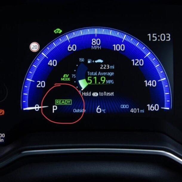 dau-hieu-nhan-biet-o-to-hybrid-san-sang-van-hanh-sau-khi-khoi-dong