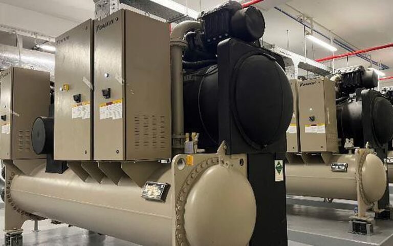 dieu-hoa-daikin-chiller-trong-moi-truong-khac-nghiet-cho-cong-trinh-lon