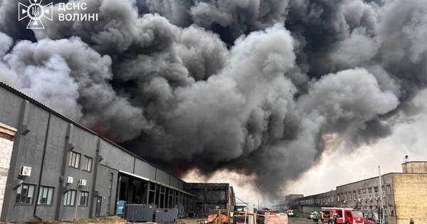 chien-su-ukraine-ng&agrave;y-1.498:-nga-tuy&ecirc;n-bo-kiem-so&aacute;t-ho&agrave;n-to&agrave;n-luhansk