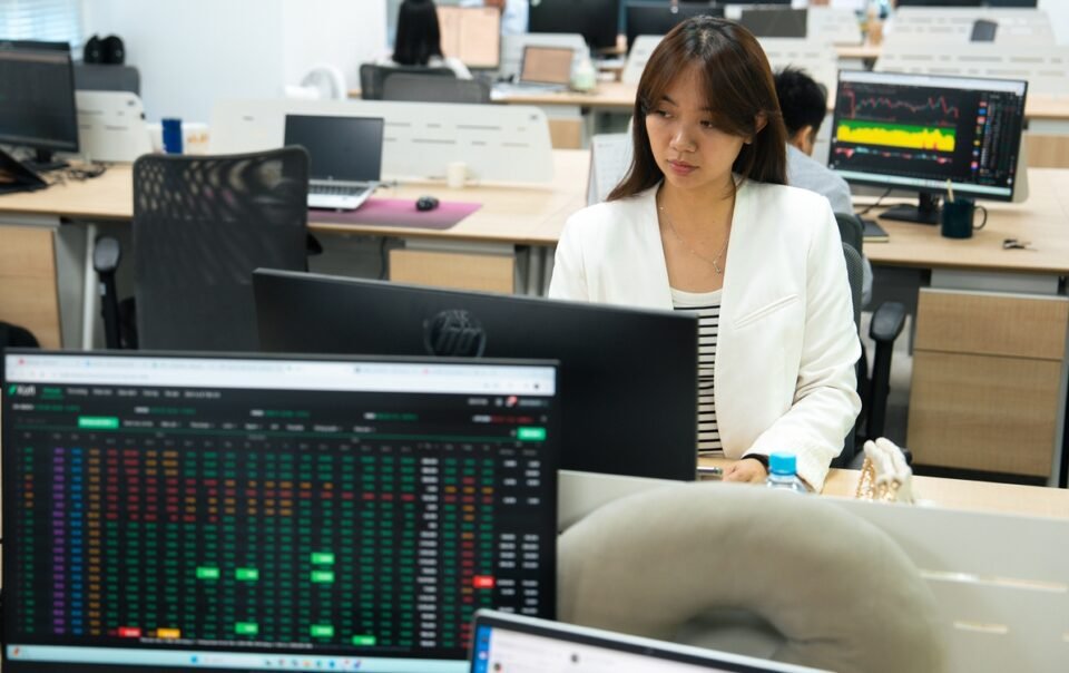 thi-truong-trong-nhip-dieu-chinh-giam-dai-nhat-3-nam,-quy-ngoai-noi-gi?