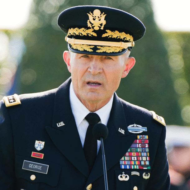 tuong-dung-dau-luc-quan-my-mat-chuc