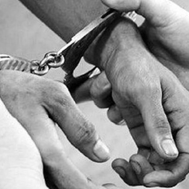 truy-to-cuu-dieu-tra-vien-nhan-tien-giup-bi-can-tai-ngoai