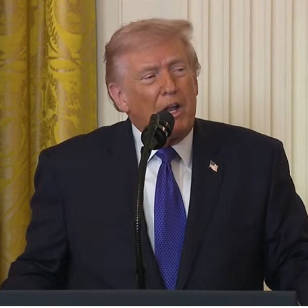 gia-vang-lao-doc,-dau-tang-vot-13%-sau-bai-phat-bieu-cua-ong-donald-trump