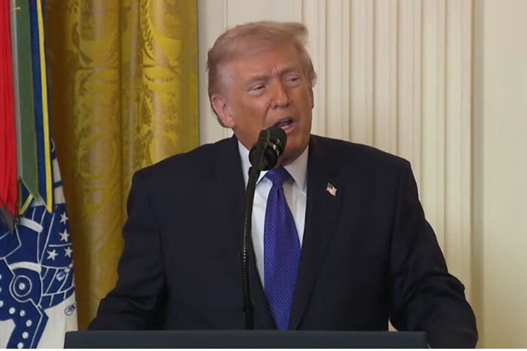 gia-vang-lao-doc,-dau-tang-vot-13%-sau-bai-phat-bieu-cua-ong-donald-trump