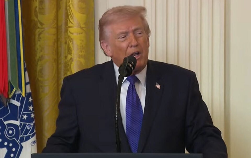 gia-vang-lao-doc,-dau-tang-vot-13%-sau-bai-phat-bieu-cua-ong-donald-trump