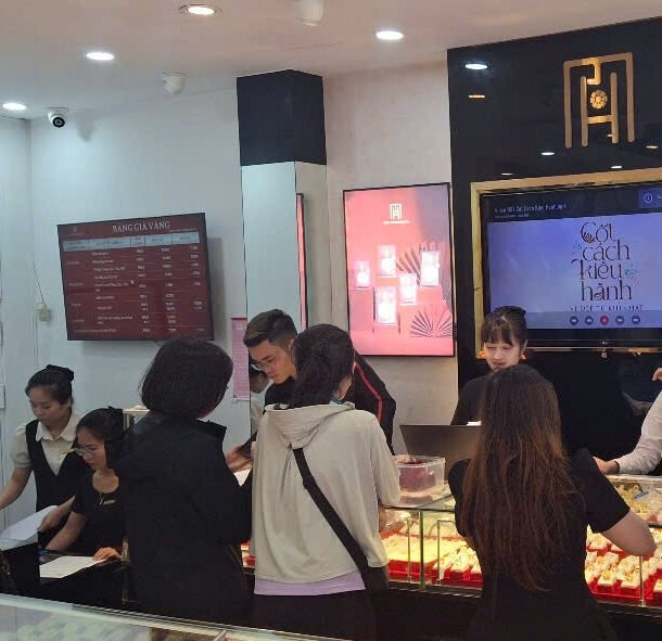 dien-bien-khac-thuong-cua-gia-vang-trong-nuoc,-tiem-vang-xuat-hien-canh-la-lung