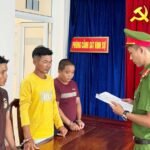 danh-nguoi-vi-cho-rang-bop-coi-xe-lam-dan-trau-hoang-so,-3-nguoi-bi-bat-giam