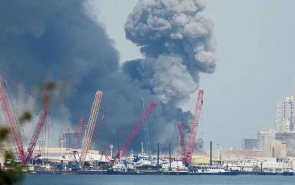 trung-dong-sang-3-4:-lien-minh-tim-cach-giai-cuu-tau-o-hormuz;-iran-khong-kich-uae,-bahrain,-israel