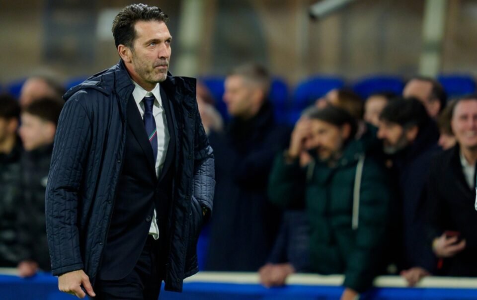 buffon-va-chu-tich-lien-doan-cung-tu-chuc,-bong-da-y-roi-vao-khung-hoang