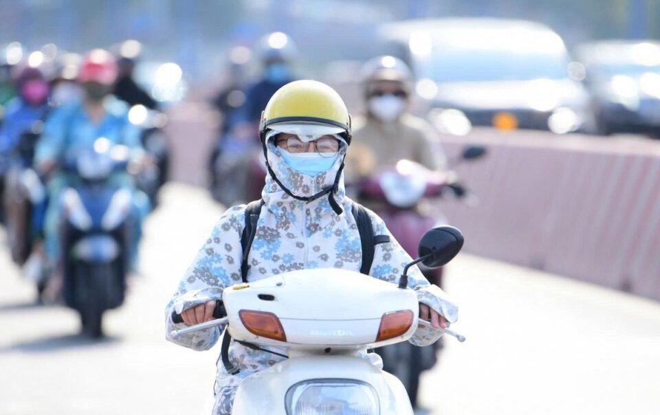 thoi-tiet-hom-nay-3-4:-bac-bo-ngay-nang-nong,-chieu-mua-dong,-nam-bo-nang-gay-gat