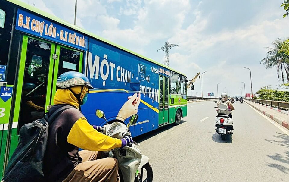 tp.hcm-chu-truong-mien-phi-xe-buyt-cho-toan-dan:-tin-hieu-tich-cuc-cho-giao-thong-cong-cong