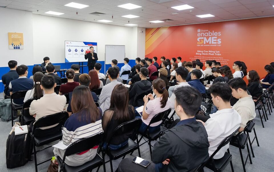 khoi-dong-‘tiep-suc-doanh-nghiep-viet’-2026,-ho-tro-smes-tang-truong-ben-vung-tren-tmdt