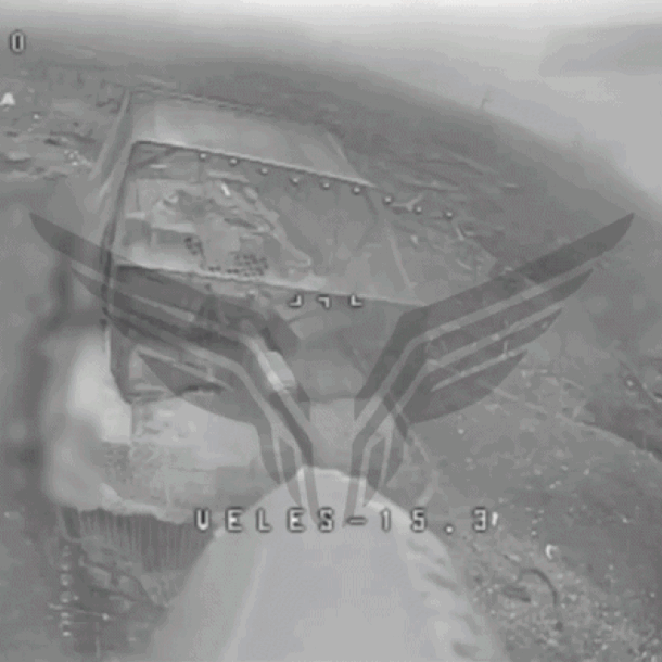 nga-cong-bo-hinh-anh-fpv-thieu-chay-xe-tang-m1a1-cua-ukraine