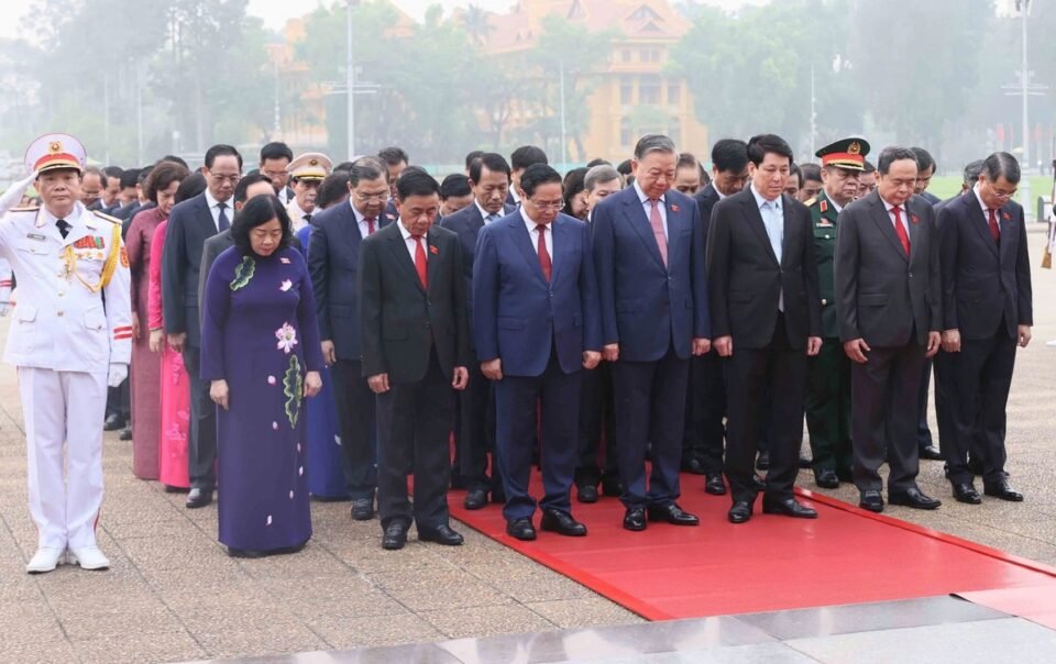 lanh-dao-dang,-nha-nuoc,-dai-bieu-quoc-hoi-vao-lang-vieng-chu-tich-ho-chi-minh