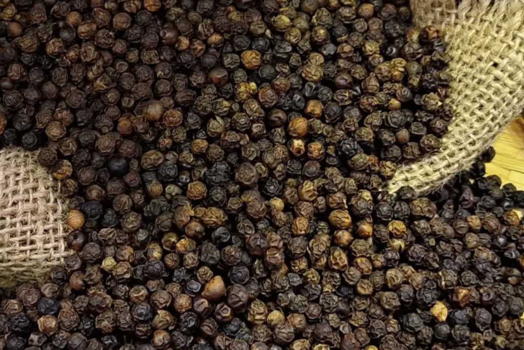 thu-hoach-155.000-tan-‘vang-den’-trong-3-thang-dau-nam,-xuat-khau-thang-dam