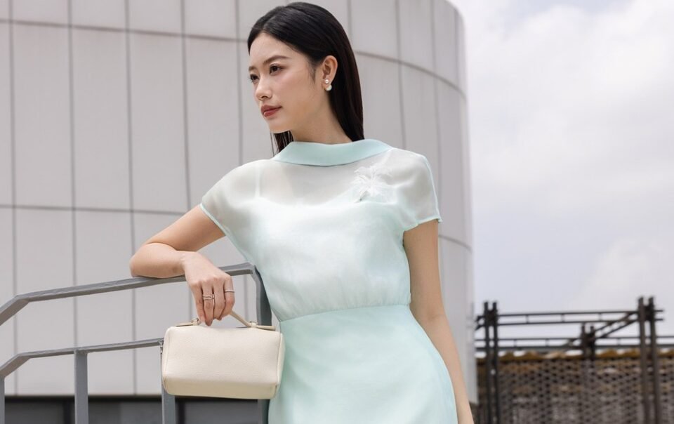 mac-dep-suot-he-tu-ban-phoi-vay-dai,-quan-ong-rong-va-giay-cao-got