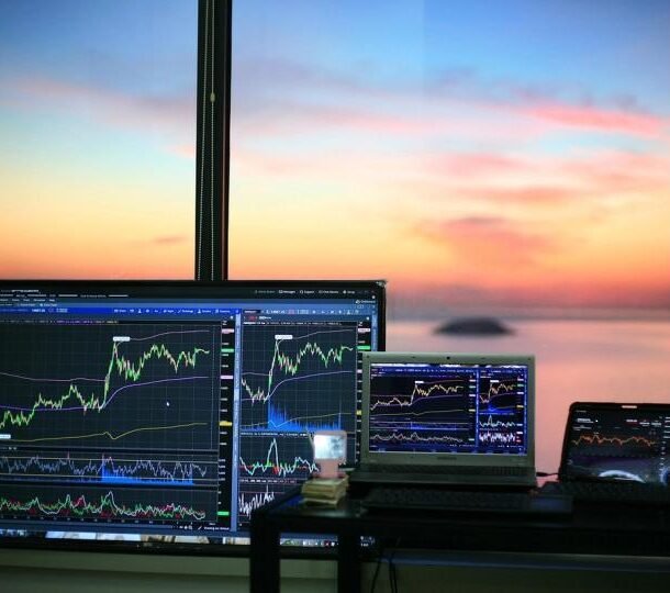 bitcoin-tends-to-outperform-gold-and-stocks-after-global-shocks,-mercado-bitcoin-finds