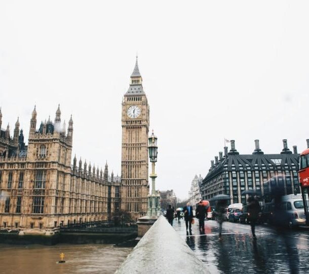 ex-uk-chancellor-backs-bitcoin-as-alternative-to-failing-systems