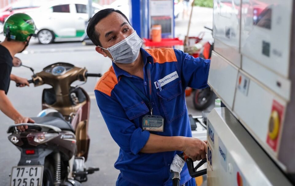 gia-xang-dau-hom-nay-64.2026:-dau-tho-the-gioi-giao-dich-tren-nguong-110-usd/thung