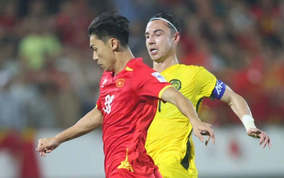 bo-truong-malaysia-len-tieng-sau-cu-soc-doi-tuyen-rot-hang-fifa,-lam-sao-bat-kip-viet-nam?