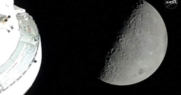 su-menh-artemis-2-ph&aacute;-ky-luc-ve-khoang-c&aacute;ch-voi-tr&aacute;i-dat