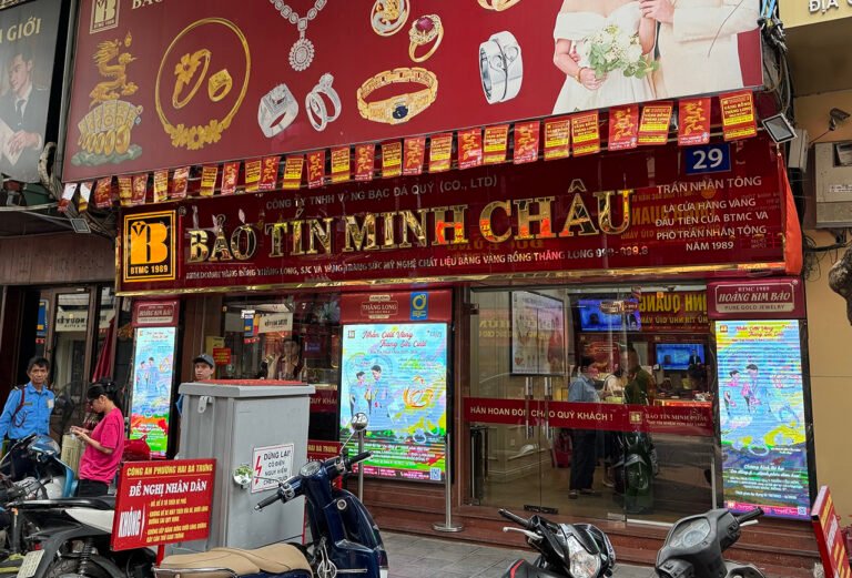 gia-vang-giam,-tiem-vang-vang-khach,-bao-tin-minh-chau-cho-mua-10-chi-cam-ve