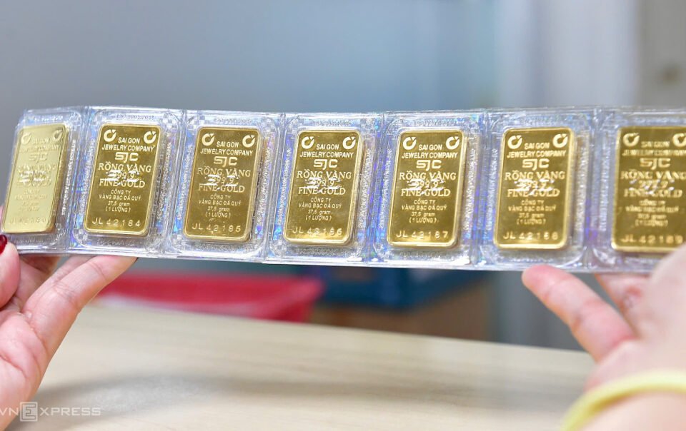 ngan-hang-chat-vat-thu-hoi-5.800-luong-vang-doanh-nghiep-vay-luc-gia-17-trieu-dong