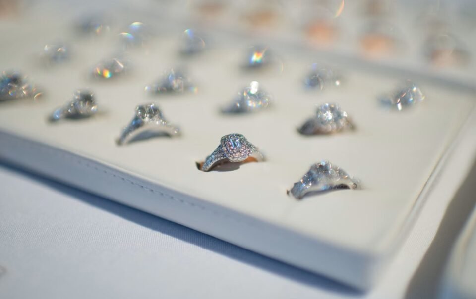 nhan-cuoi-‘truc-trac’-trong-mua-gia-vang-leo-thang