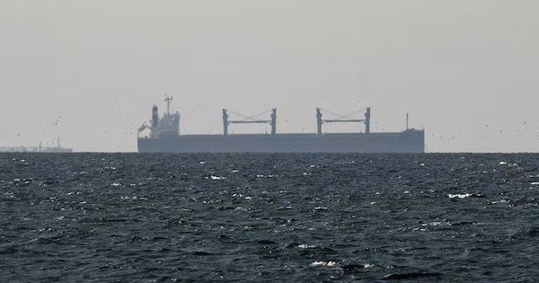 the-gioi-thap-thom-c&ugrave;ng-eo-bien-hormuz-truoc-gio-g