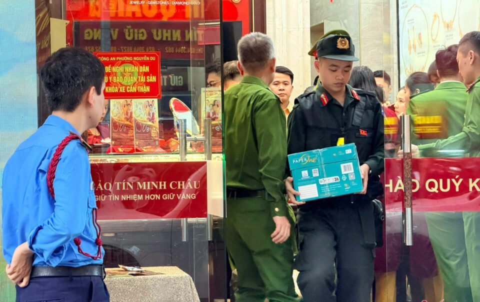 vu-bao-tin-minh-chau:-cong-an-tra-loi-ve-dam-bao-quyen-loi-cho-nguoi-mua-vang