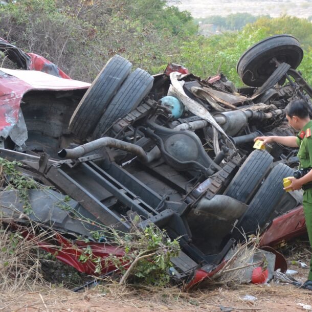 vu-tai-nan-4-nguoi-chet,-12-nguoi-bi-thuong:-‘tai-xe-la-lon-xe-mat-phanh’