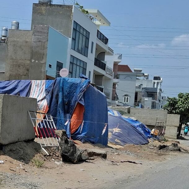 thi-cong-duong-qua-cham,-gay-kho-khan-cho-nguoi-dan