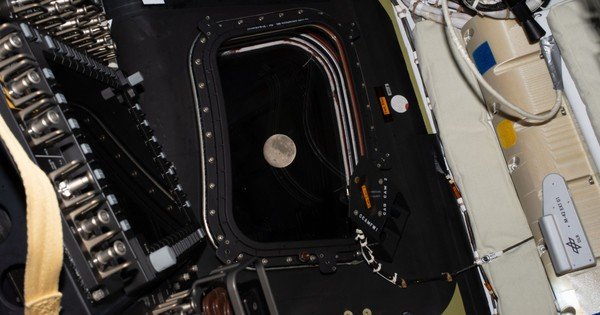 phi-thuyen-nasa-v&agrave;o-v&ugrave;ng-kh&ocirc;ng-gian-mat-trang,-sap-lap-ky-luc