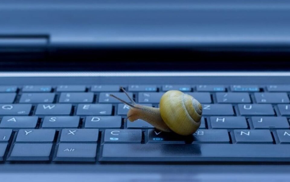 tai-sao-pc-windows-cang-dung-lau-cang-cham?